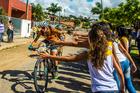Público saúda as ciclistas (Ney Evangelista / Brasil Ride)
