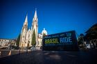 Estrutura montada ao lado da Catedral (Wladimir Togumi / Brasil Ride)