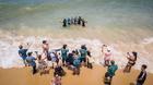 Campeãs festejam no mar (Fabio Piva / Brasil Ride)